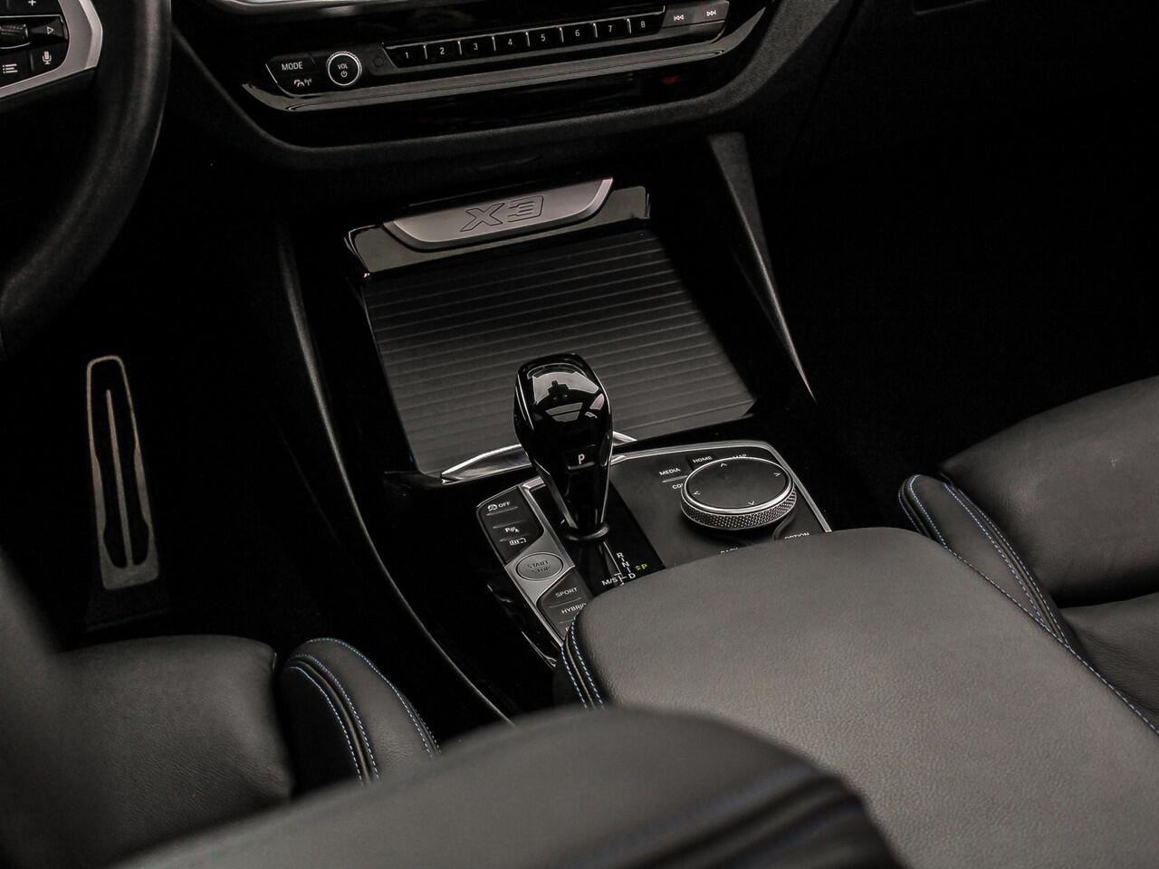 BMW X3 xDrive30e 292PK High Executive M-Sport | M-SPORT KUIPSTOELEN | HEAD-UP | PANO | HARMAN KARDON | SHADOWLINE |