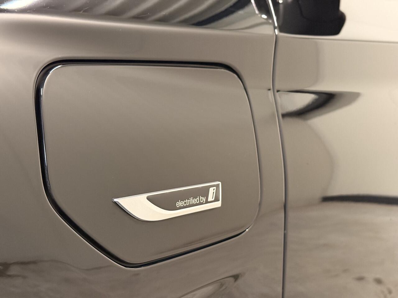 BMW X3 xDrive30e | Stoelverwarming | Achteruitrijcamera | Trekhaak | Cruise | Apple Carplay / Android Auto |