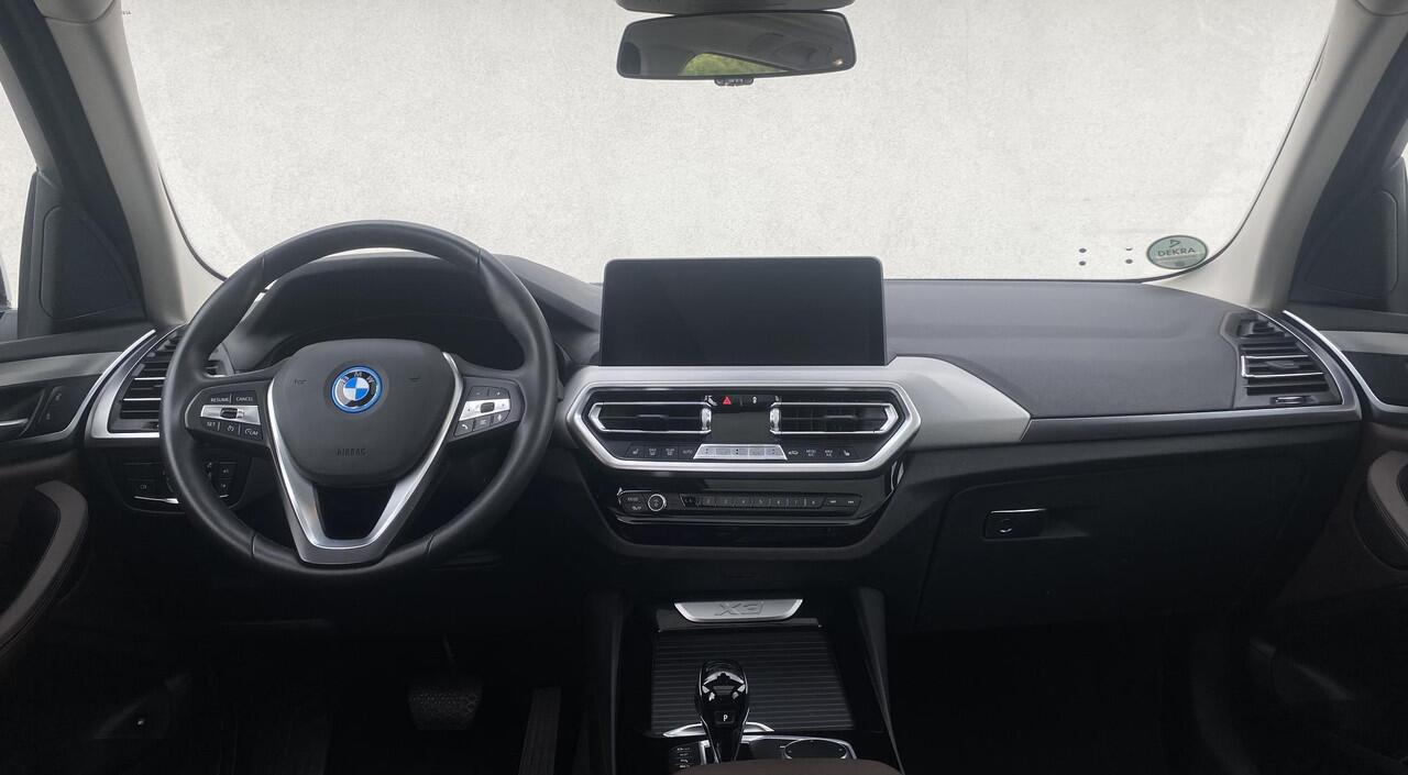 BMW X3 xDrive30e High Executive Laserlight | Sportstoelen | Head Up | Panoramadak