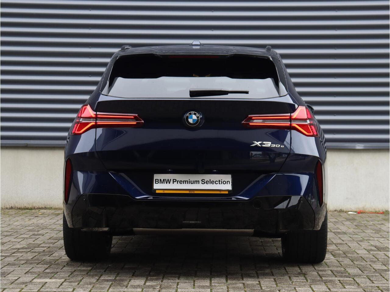 BMW X3 30e xDrive | M Sportpakket Pro | Panodak | Trekhaak | Driving Assistant Plus | Stoelventilatie | Parking Assistant Plus | Harman Kardon | 21'' LMV