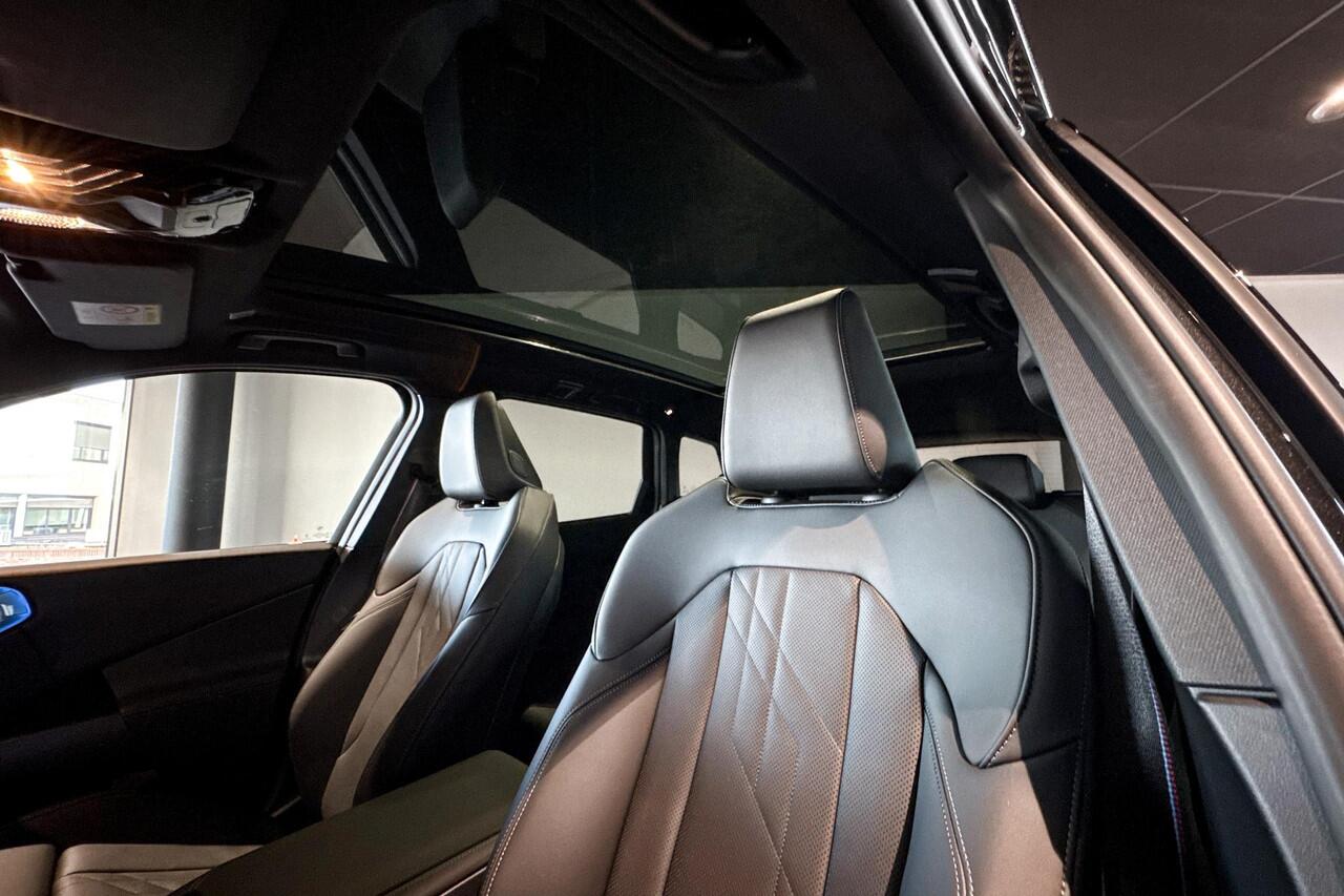 BMW X3 30e xDrive | M Sport Pro | Harman Kardon | Glazen Panoramadak | Iconic Glow | Trekhaak |