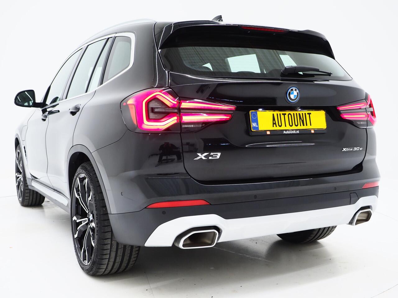 BMW X3 xDrive30e LCI 292PK | Leder | Sportstoelen | Zwarte Hemel | Camera | DAB | Carplay