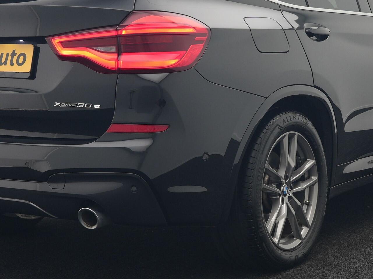 BMW X3 xDrive30e M Sport Plug In Hybrid 293pk Dealer O.H. PHEV | Trekhaak Af Fabriek | Adaptive Cruise | Camera | Apple Carplay | Lederen Sportstoelen Verwarmd | Sfeerverlichting | Navigatie |