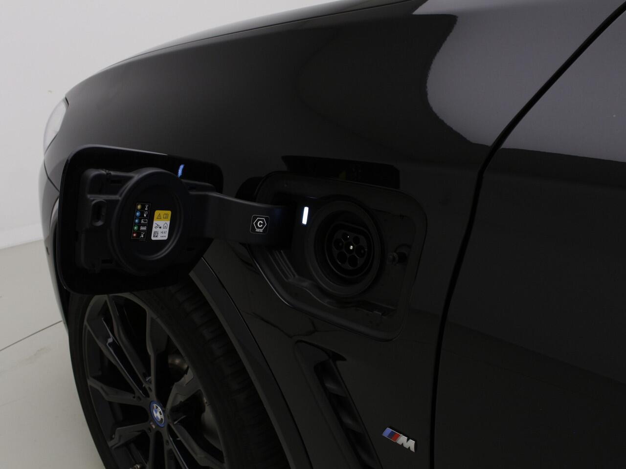 BMW X3 xDrive30e High Executive | M-Sport | Panorama dak | Shadow Line | HiFi | Voorbereiding Driving Assistance