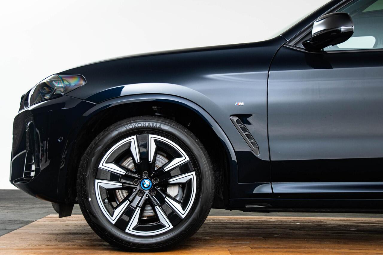 BMW X3 iX3 Executive 80 kWh Sportstoelen - Elektrisch verwarmde voorstoelen - Comfort Access - Driving Assistant Professional - Active Guard - Active Protection - Parking Pack - Akoestische voetgangersbescherming -