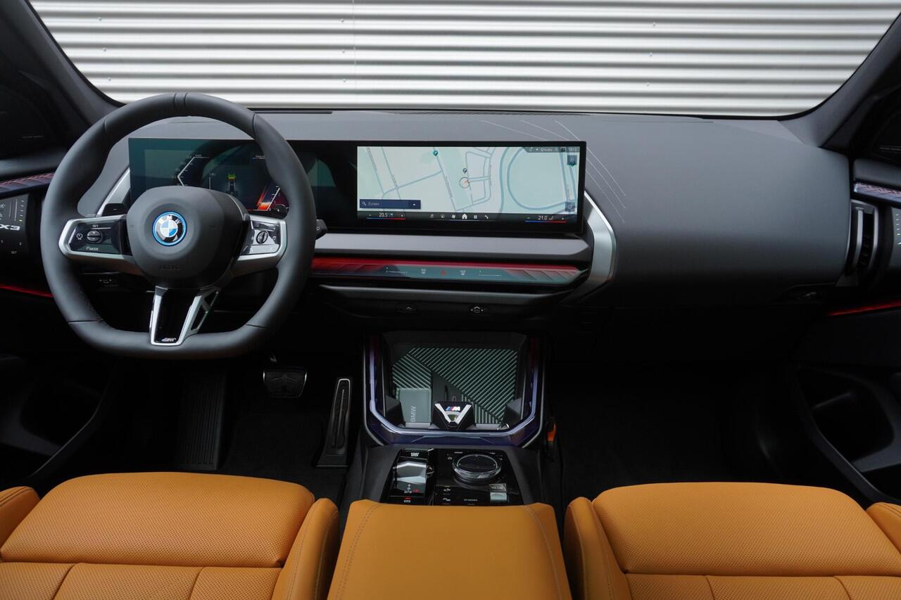 BMW X3 30e xDrive M Sportpakket Pro | Trekhaak met elektrisch wegklapbare kogel | Glazen panoramadak | Professional Pack | Comfort Pack