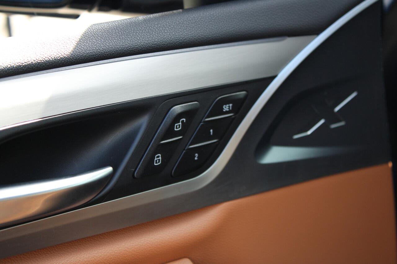 BMW X3 xDrive30e High Executive M Sport Automaat / Panoramadak / Trekhaak / Sportstoelen / Adaptieve LED / Comfort Access / Stoelverwarming / BMW Live Cockpit Professional