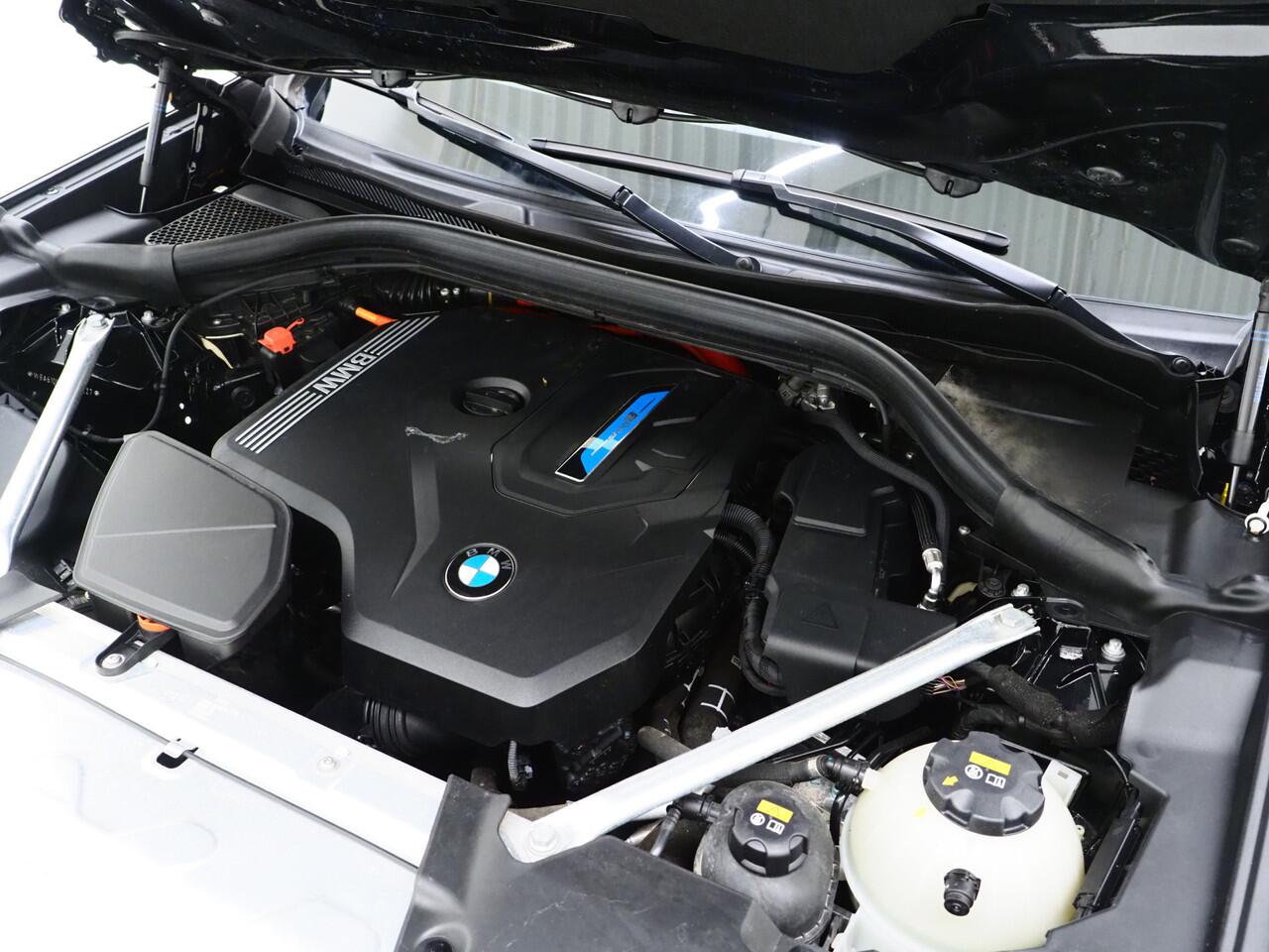 BMW X3 xDrive30e LCI 292PK | Leder | Sportstoelen | 360 | Stoelverwarming | DAB | Carplay