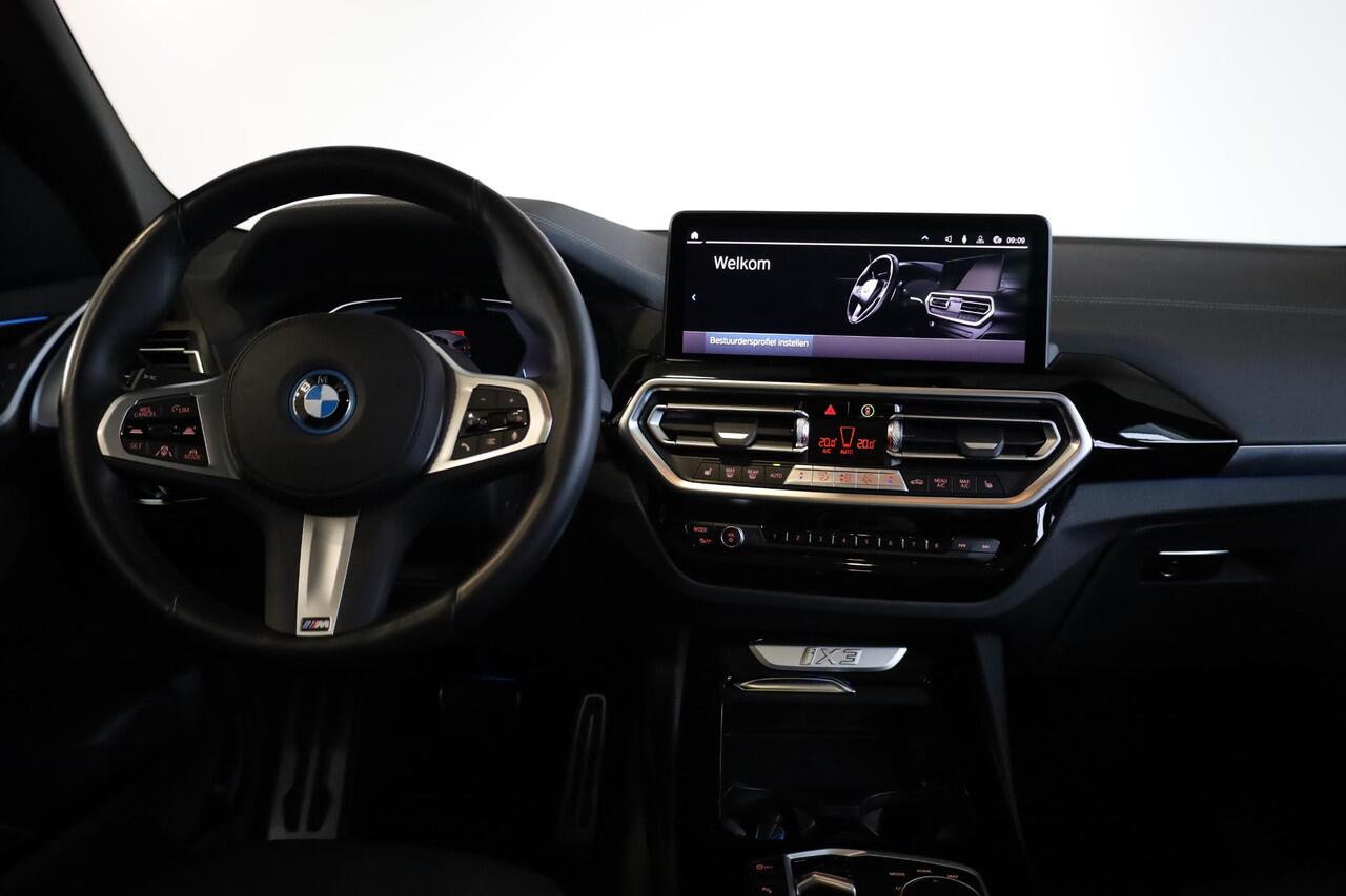 BMW X3 iX3 Executive 80 kWh | M Sport | Comfort Access | Achteruitrijcamera | Voorstoelen Verwarmd
