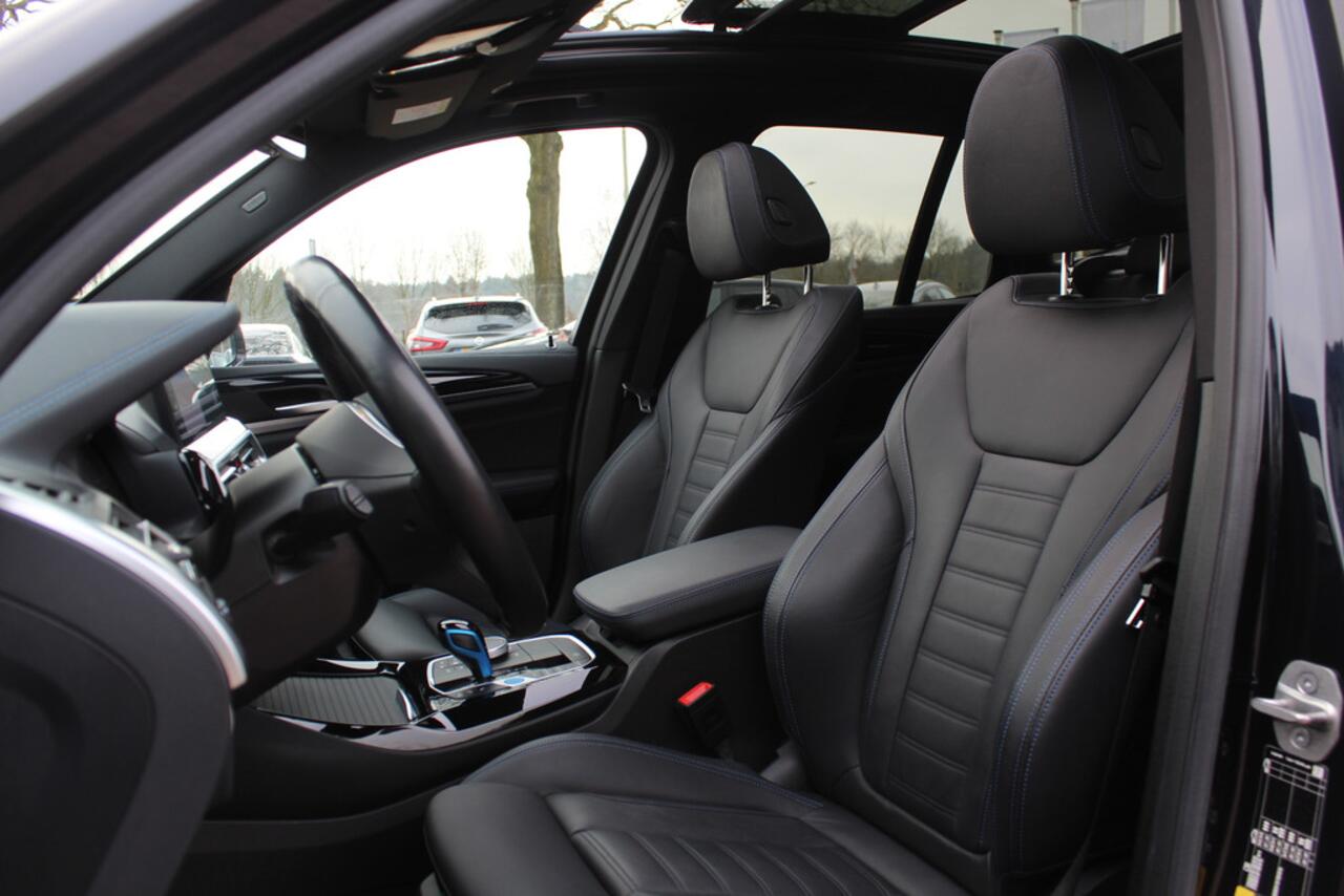 BMW X3 iX3 High Executive 80 kWh / SoH 94.7% / Trekhaak / Panoramadak / 360Camera / Head-up / 20'' / Leder / Harman Kardon / Sfeerverlichting / Dodehoek / DAB / Stuur+Stoelverwarming / ACC