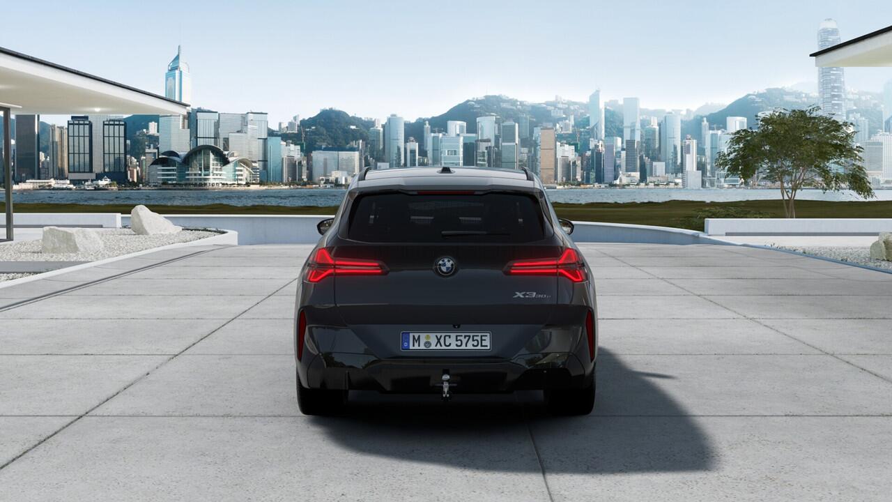 BMW X3 30e xDrive M Sport Automaat / Panoramadak / Trekhaak / Sportstoelen / Adaptieve LED / Comfort Access / Parking Assistant Plus / Stuurverwarming