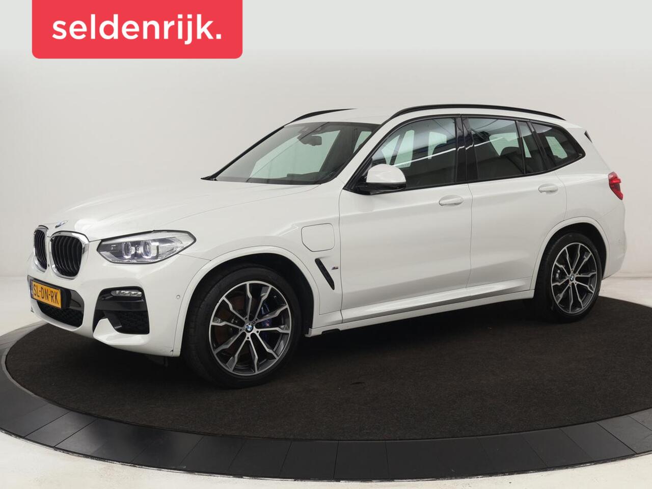 BMW X3 xDrive30e M Sport | 360 Camera | Harman/Kardon | Stoelverwarming | 20'' | Sportstoelen | Sfeerverlichting | Half leder | Navigatie | Live Cockpit | Keyless | PHEV | Plug In