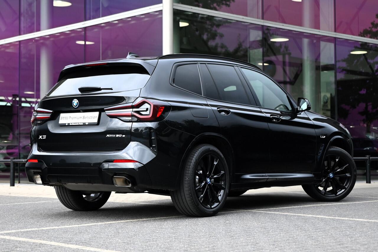BMW X3 xDrive30e High Executive M Sport Automaat / Panoramadak / Achteruitrijcamera / Sportstoelen / Adaptief onderstel / Stoelverwarming / Adaptieve LED / Parking Assistant / Live Cockpit Professional