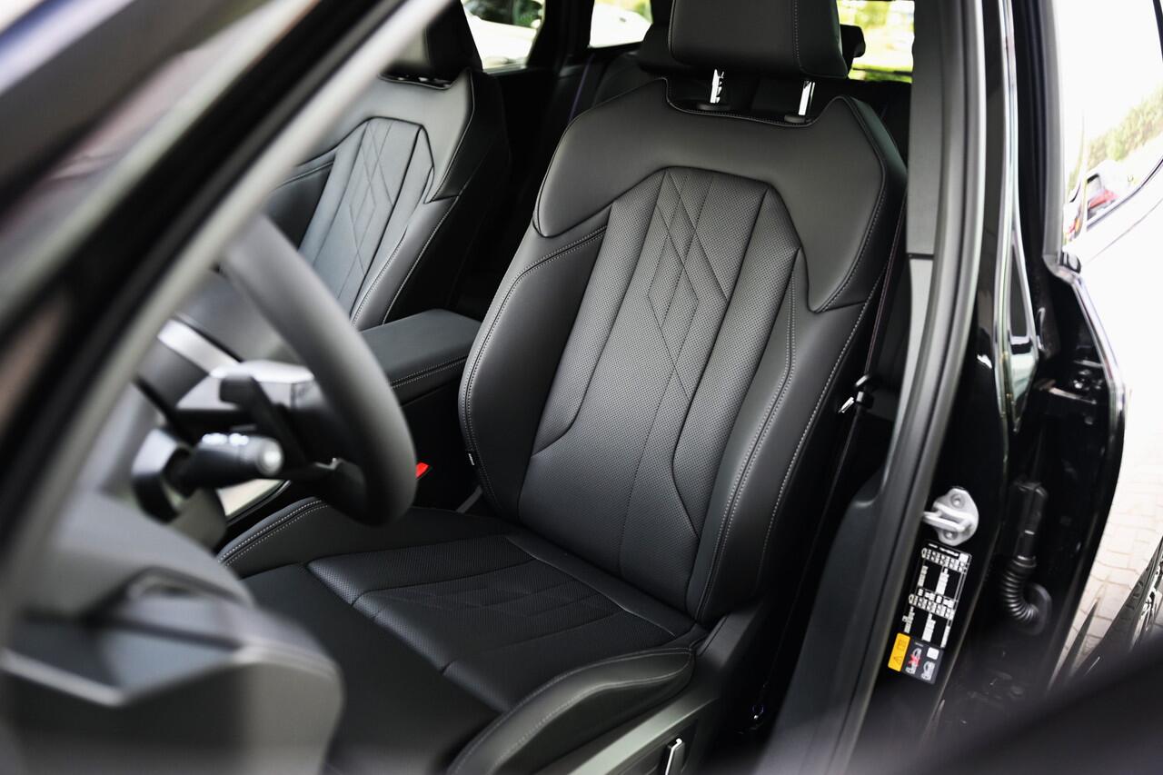 BMW X3 30e xDrive M Sport Automaat / Panoramadak / Trekhaak / Sportstoelen / Adaptieve LED / Stoelventilatie / Parking Assistant Plus / Comfort Access