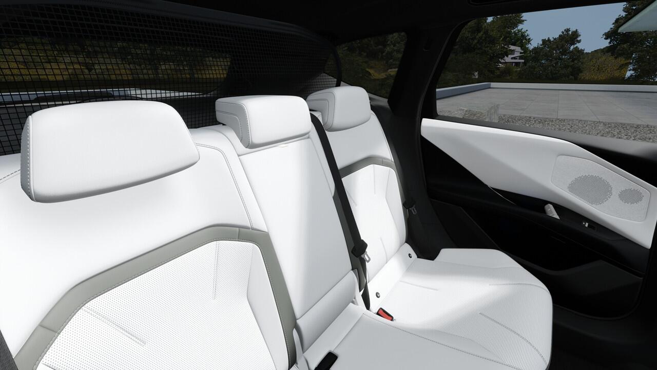 BMW X3 iX3 50 xDrive M Sport / Panoramadak / Trekhaak / Multifunctionele Stoelen / Parking Assistant Plus / Stuurverwarming