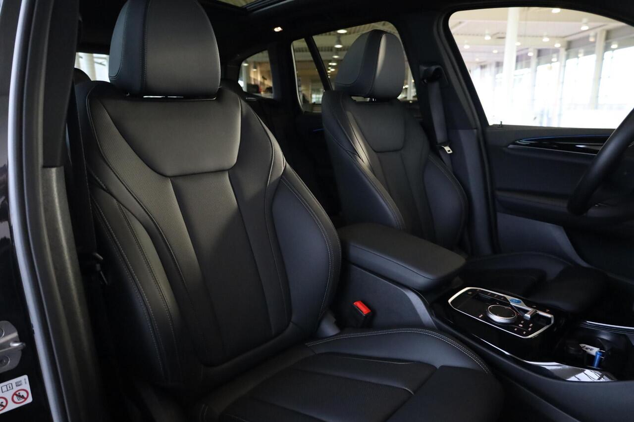 BMW X3 iX3 Executive 80 kWh | M Sport | Comfort Access | Achteruitrijcamera | Voorstoelen Verwarmd