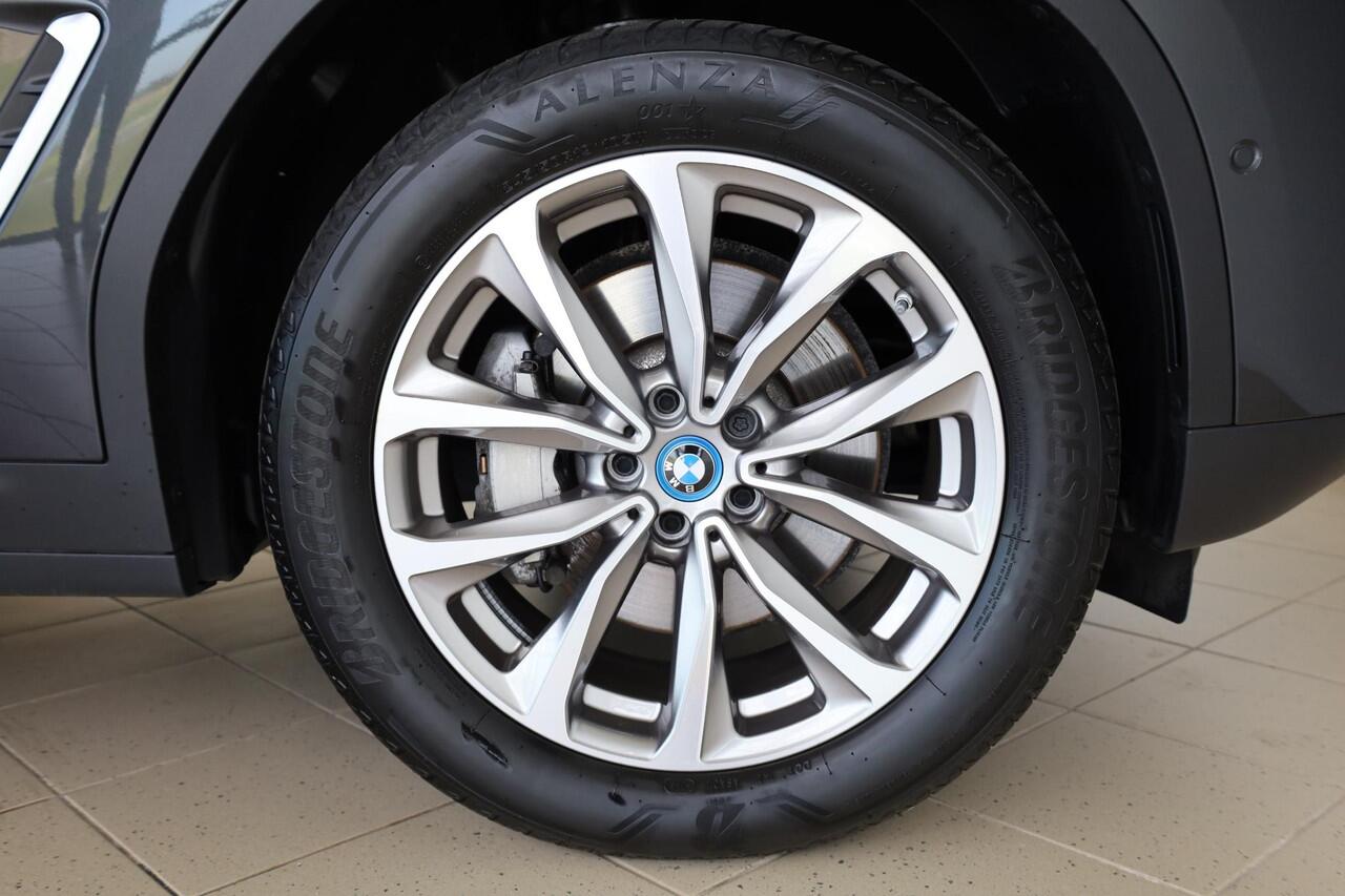 BMW X3 xDrive30e | Panoramadak | Trekhaak elektr. | Laserlicht