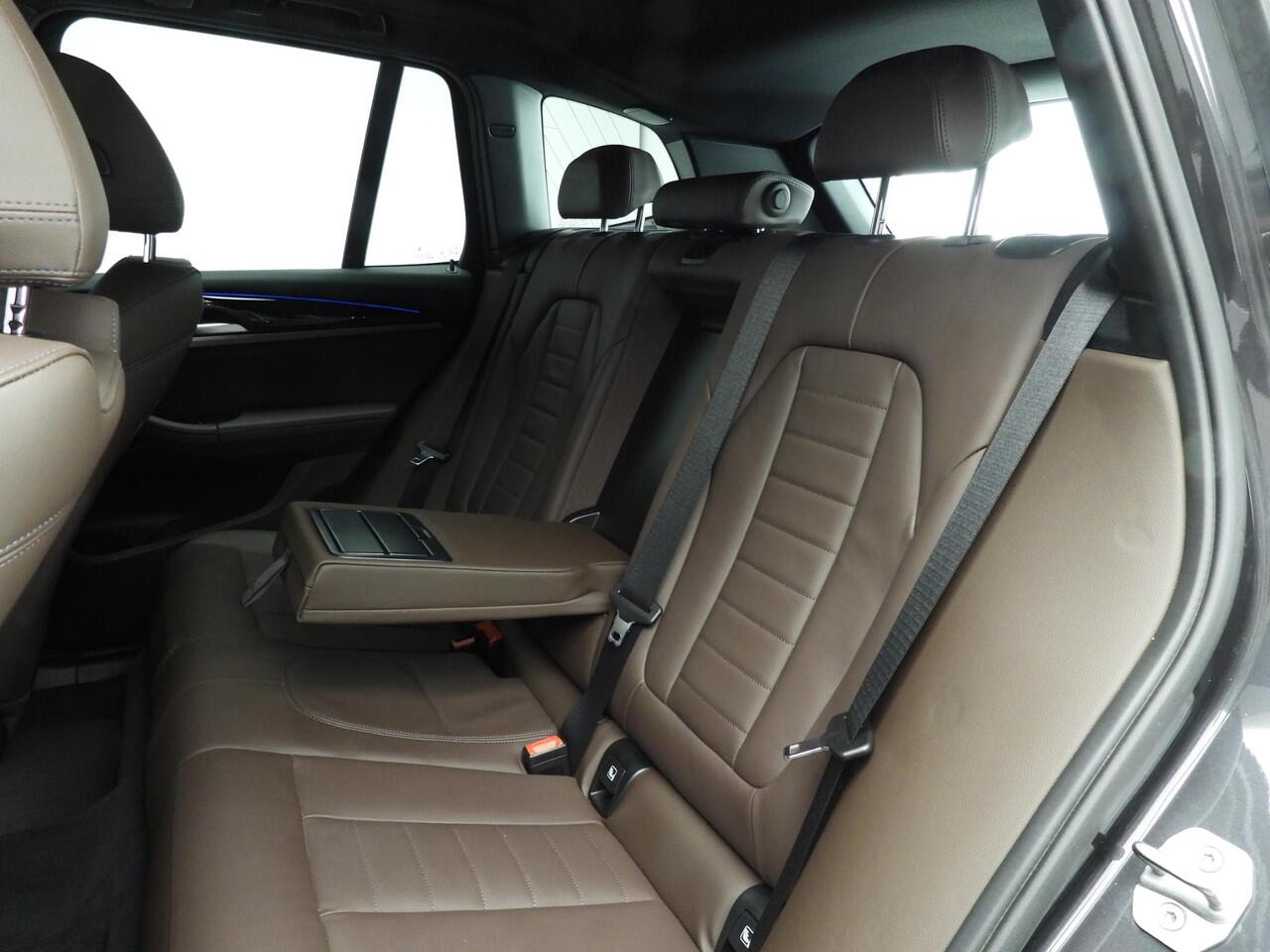BMW X3 xDrive30e | LED | Leder | Navigatie | Trekhaak | Sportstoelen | Stoelverwarming | DAB | Hifi speakers | Alu 19 inch