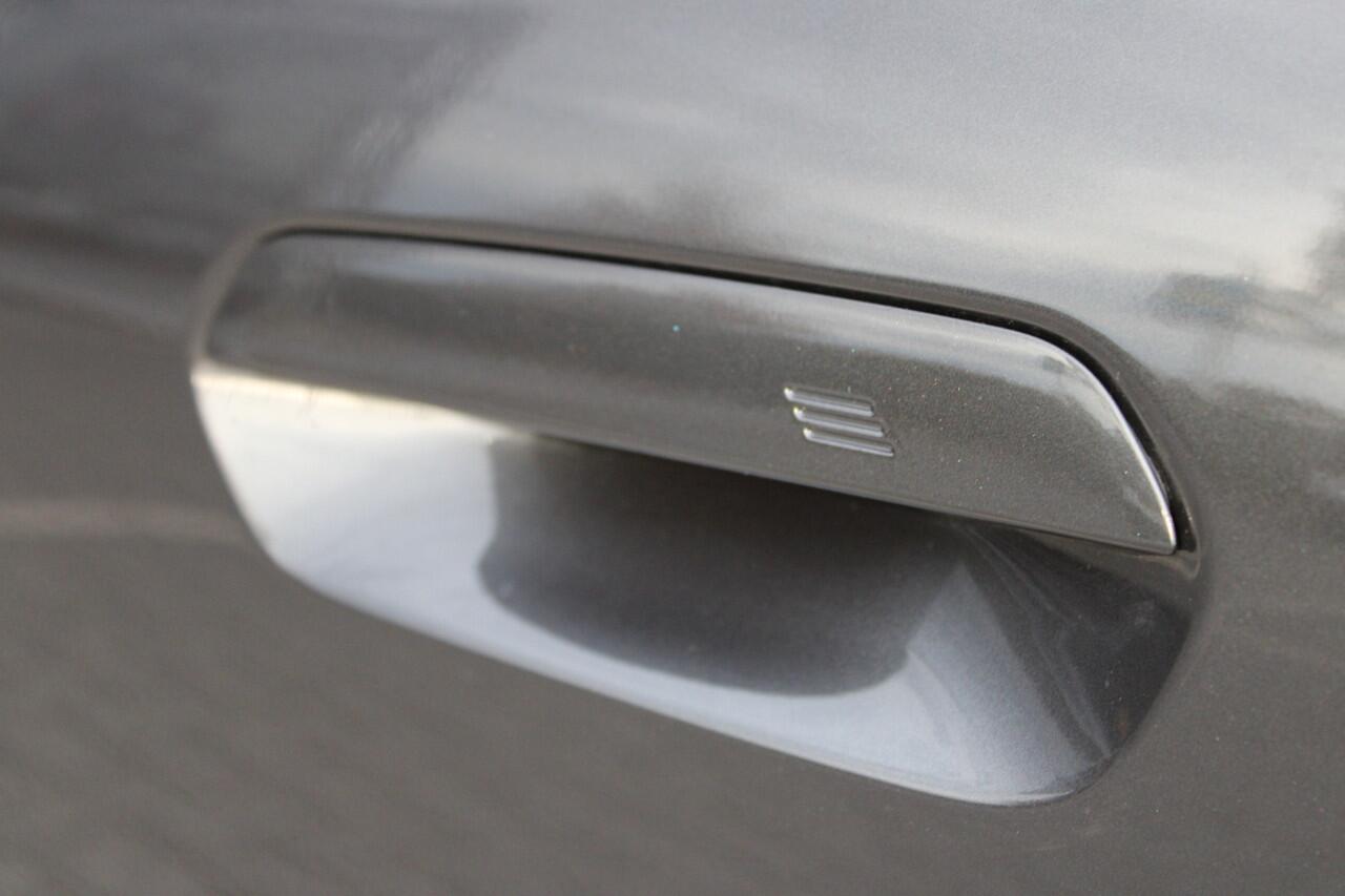 BMW X3 30e xDrive M Sport Automaat / Panoramadak / Trekhaak / Sportstoelen / Adaptieve LED / Parking Assistant Plus / M Sportonderstel / Comfort Access