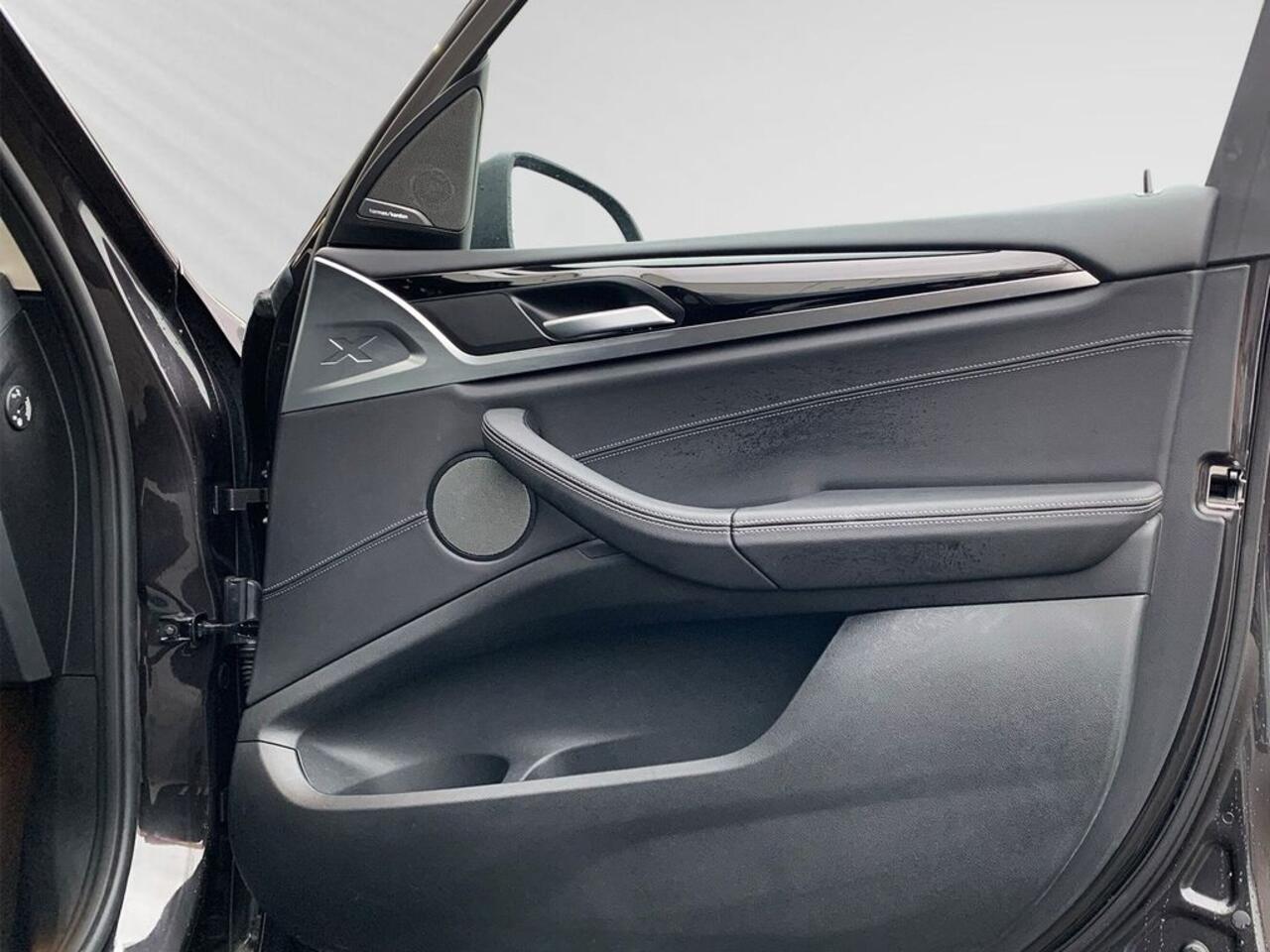 BMW X3 xDrive20i ACC Trekhaak Leder Sportstoelen Live Cockpit Harman Kardon Stoelverwarming Stuurverwarming