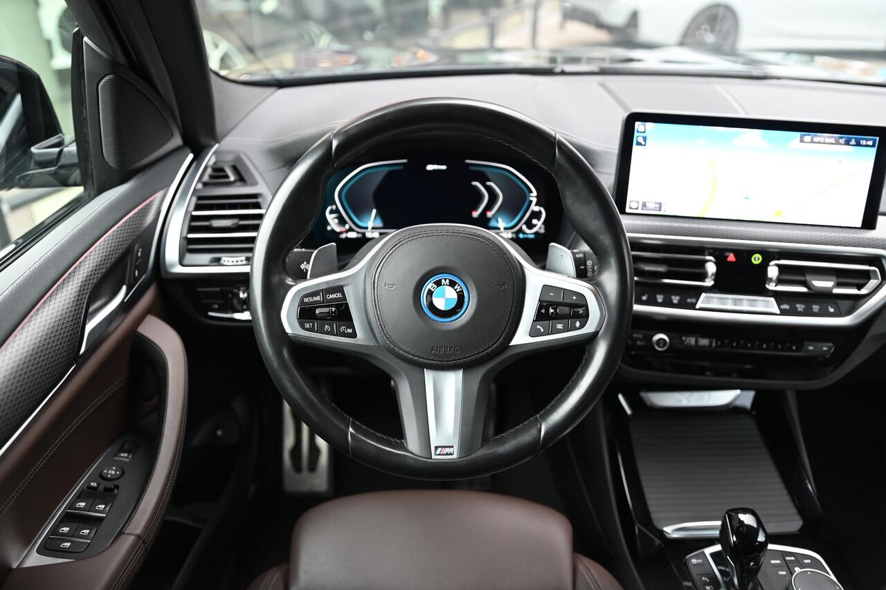 BMW X3 xDrive30e High Executive M Sport Automaat / BMW M 50 Jahre / Trekhaak / Sportstoelen / LED / Live Cockpit Professional / Parking Assistant / Stoelverwarming