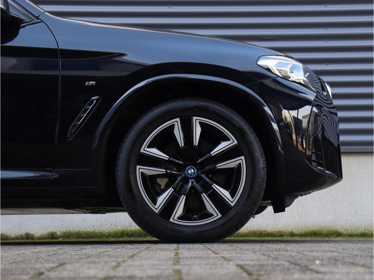 BMW X3 iX3 Executive | M Sportpakket | Driving Assistant Prof. | Getint Glas | Stuurwielverwarming | Adaptief Onderstel | Sportstoelen | Adaptieve LED | 19'' LMV