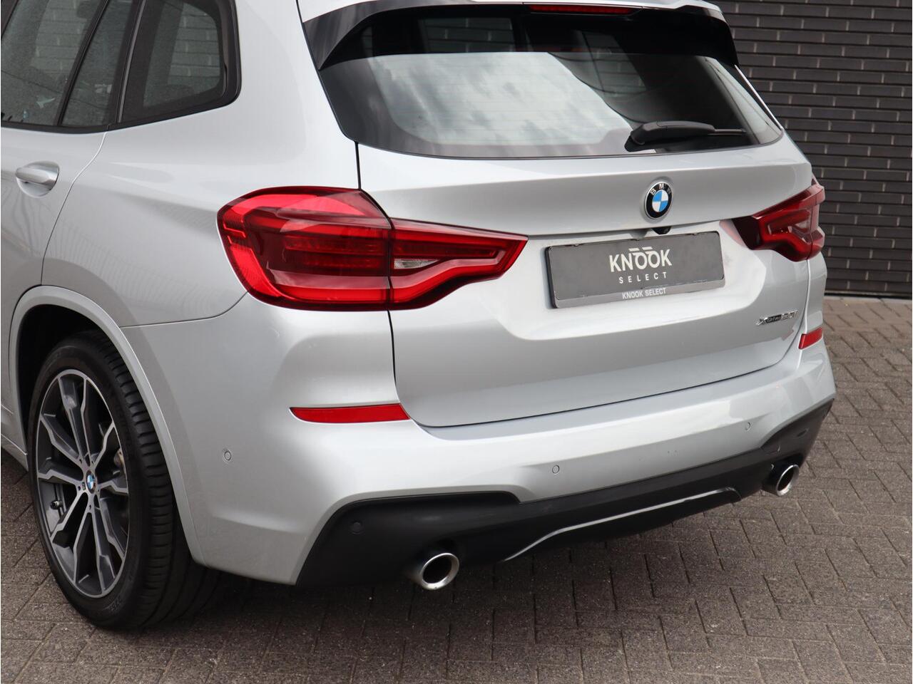 BMW X3 xDrive20i High Executive M Sport Pakket Automaat / Navigatiesysteem Professional / Trekhaak / Achteruitrijcamera / Leder / 20 Inch / Hifi / Shadow Line / Stoelverwarming / LED-koplampen / DAB+