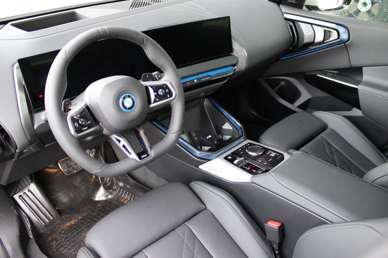 BMW X3 30e xDrive M Sport Automaat / Panoramadak / Trekhaak / Sportstoelen / Adaptieve LED / Stoelventilatie / Parking Assistant Plus / Stuurverwarming