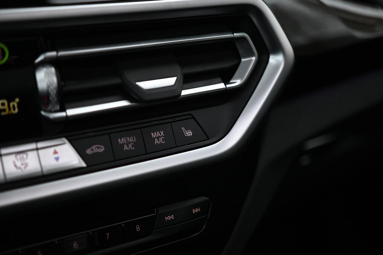 BMW X3 iX3 Executive / Trekhaak / Panoramadak / Sportstoelen / Achteruitrijcamera / Adaptieve LED / Live Cockpit Professional / Adaptief onderstel