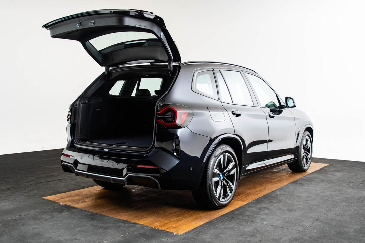 BMW X3 iX3 Executive 80 kWh Sportstoelen - Elektrisch verwarmde voorstoelen - Comfort Access - Driving Assistant Professional - Active Guard - Active Protection - Parking Pack - Akoestische voetgangersbescherming -