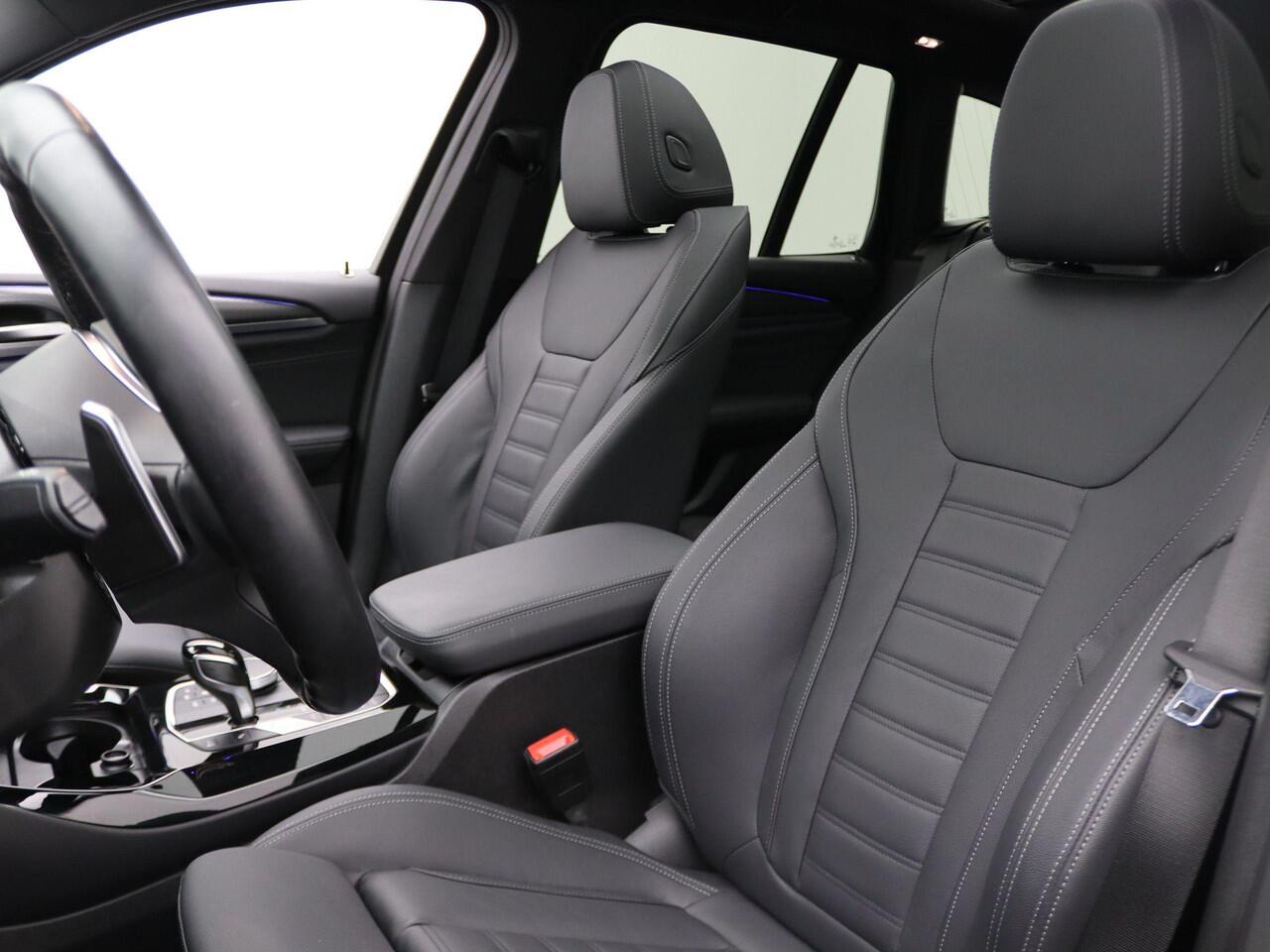 BMW X3 xDrive30i High Executive | M Sportpakket | Trekhaak | Panoramadak | Driving Assistant | Active Cruise Control | Head-Up Display | Harman Kardon | 20''