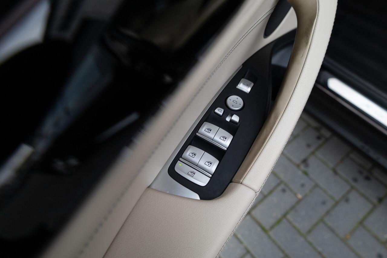 BMW X3 xDrive20i 184 pk High Executive / Facelift/ Head-Up/ Leder/ Sport-Stoelen/ Stoel.Verw/ Camera/ Led-Koplamp/ 18'' LMV