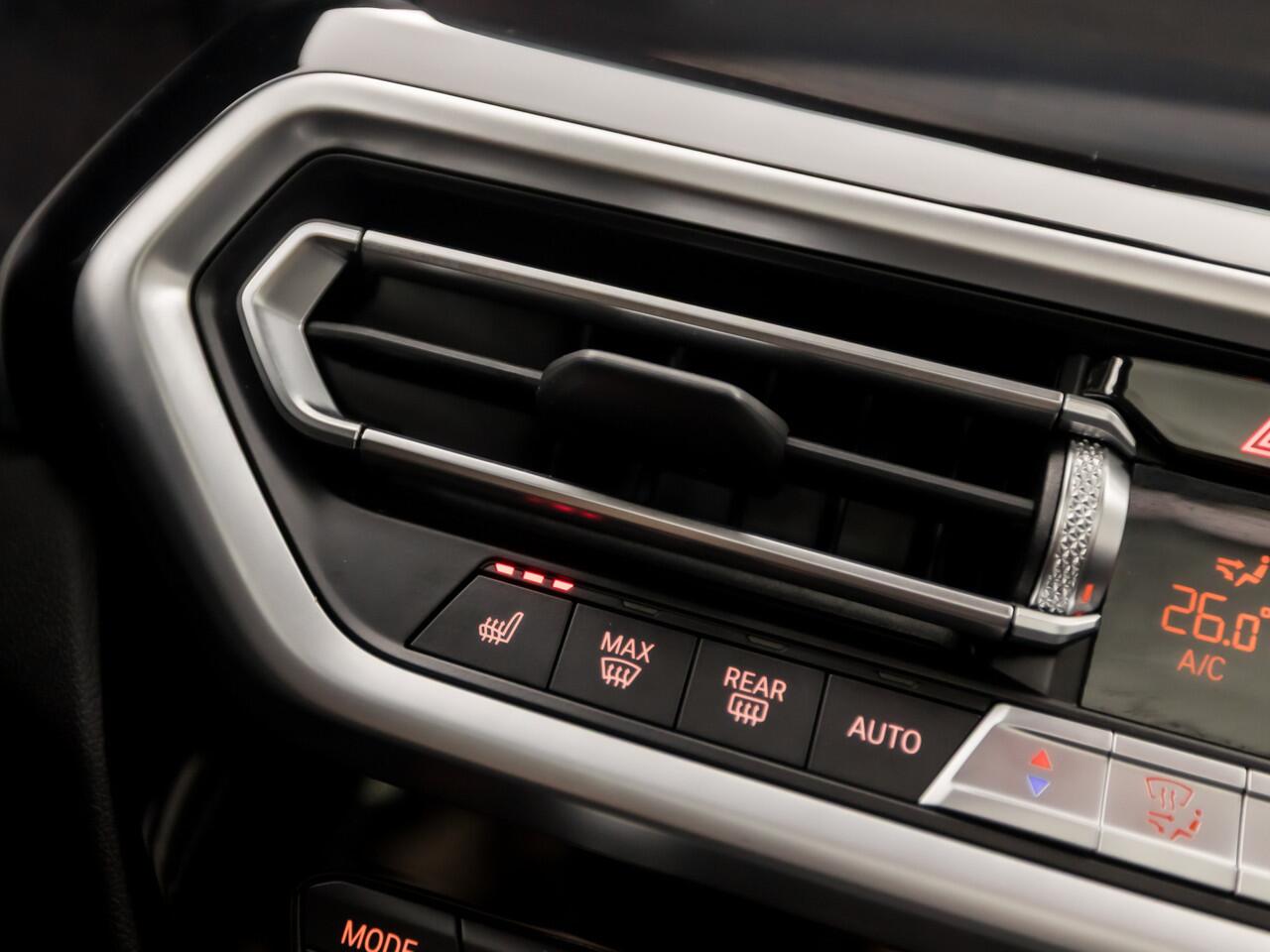 BMW X3 xDrive20d High Executive M Sport 191Pk Automaat (PANORAMADAK, M STUUR, LASER LED, APPLE CARPLAY, HARMAN/KARDON, STOELVERWARMING VOOR/ACHTER, LEDER, ELEK ACHTERKLEP, NIEUWSTAAT)