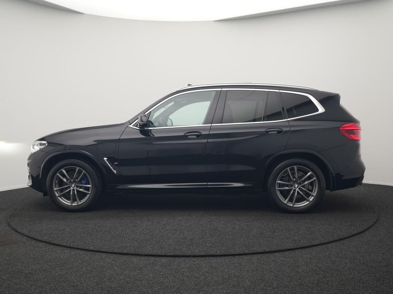 BMW X3 xDrive30e M Sport Plug In Hybrid 293pk Dealer O.H. PHEV | Panodak | Head Up | Camera | Lederen Sportstoelen Verwarmd | Sfeerverlichting | Keyless | Blis | Virtual | Navigatie | DAB |