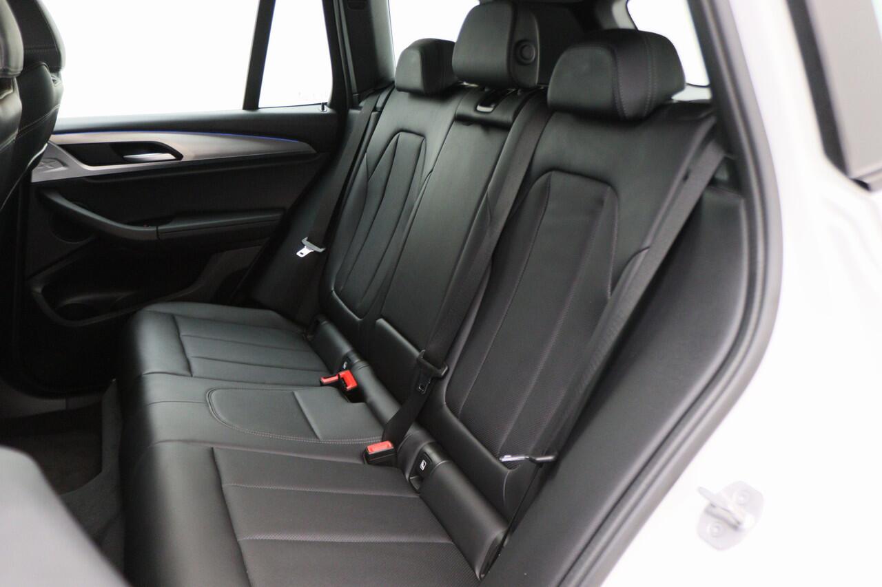 BMW X3 xDrive30e High Executive M-pakket Leer, Stoelverwarming, Camera, Cruise, Apple Carplay, LED, DAB, 21''