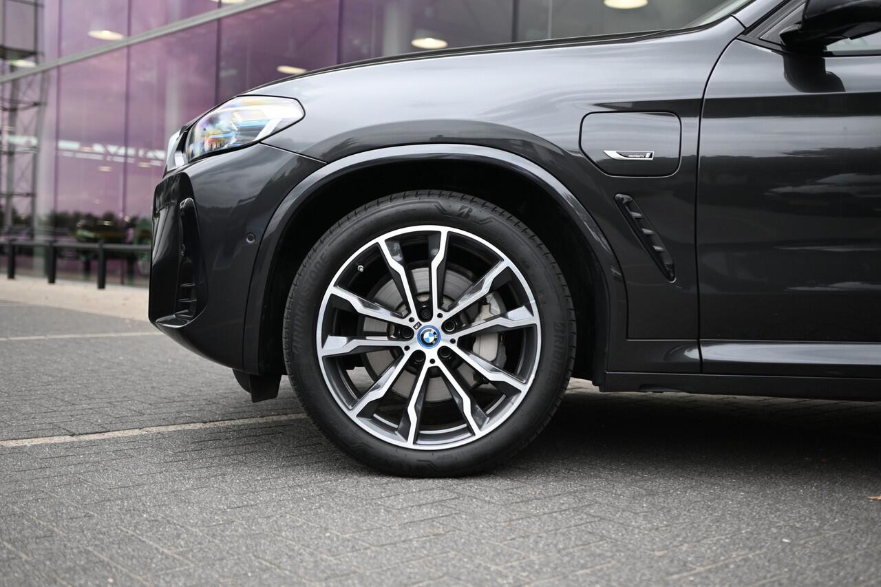 BMW X3 xDrive30e High Executive M Sport Automaat / Panoramadak / Trekhaak / Laserlight / Sportstoelen / Comfort Access / Head-Up / Stoelverwarming / Live Cockpit Professional