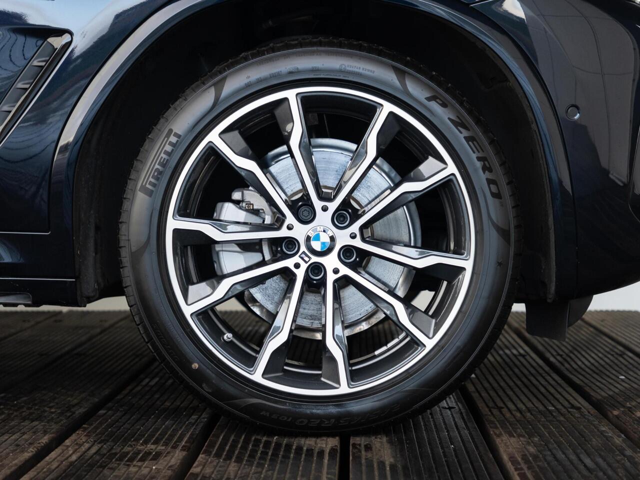 BMW X3 xDrive20i | High Executive | M Sportpakket | Comfort Access | Achteruitrijcamera | Panoramadak | Stoelverwarming | PDC | 20''