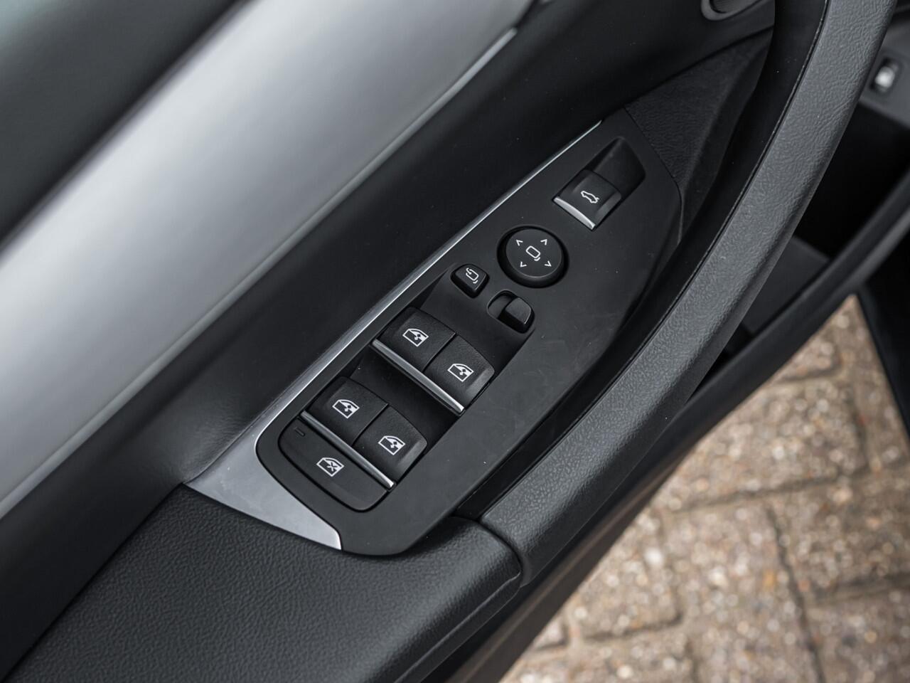 BMW X3 xDrive30e High Exe M-Sport PANO CAMERA SHADOW LINE 19 INCH STOELVERW LEDER