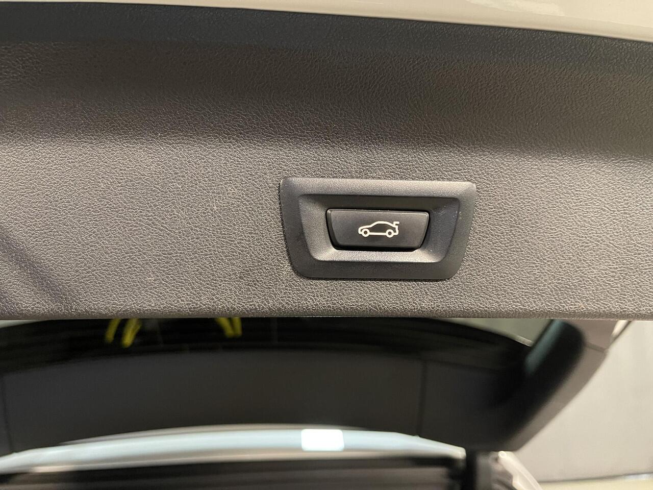 BMW X3 xDrive30e High Executive M Sport 19"/Leder/Panoramadak/Harman Kardon/Dodehoek/Sport Steering/Stoelverwarming/Sfeerverlichting/Camera/Apple Carplay & Android Auto