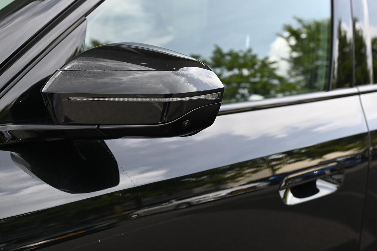 BMW X3 30e xDrive M Sport Automaat / Panoramadak / Trekhaak / Sportstoelen / Adaptieve LED / Stoelventilatie / Parking Assistant Plus / Comfort Access