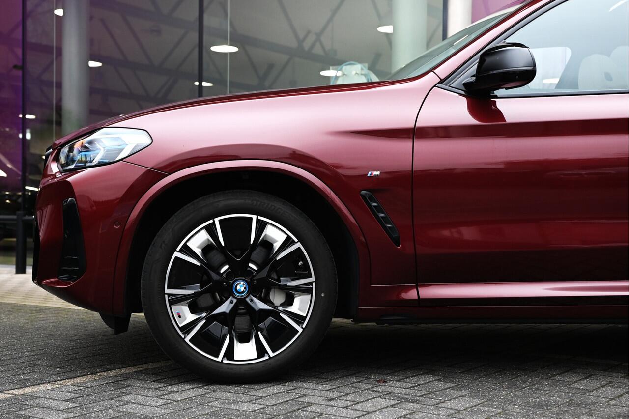 BMW X3 iX3 High Executive / Panoramadak / Adaptief onderstel / Laserlight / Stuurverwarming / Comfort Access / Parking Assistant Plus / Head-Up / Harman Kardon / Stoelverwarming