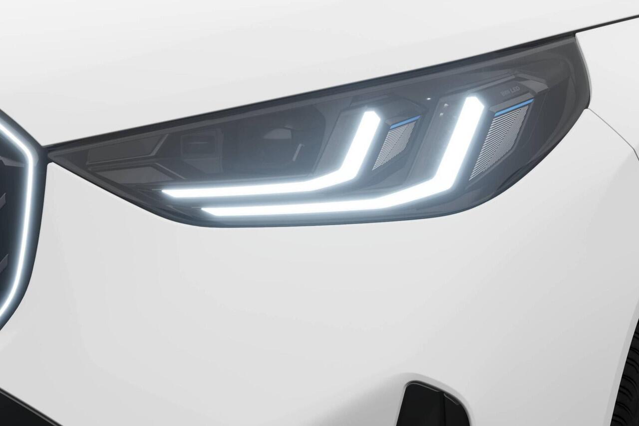 BMW X3 30e xDrive | Glazen panoramadak | Verwarmde stoelen voor en achter