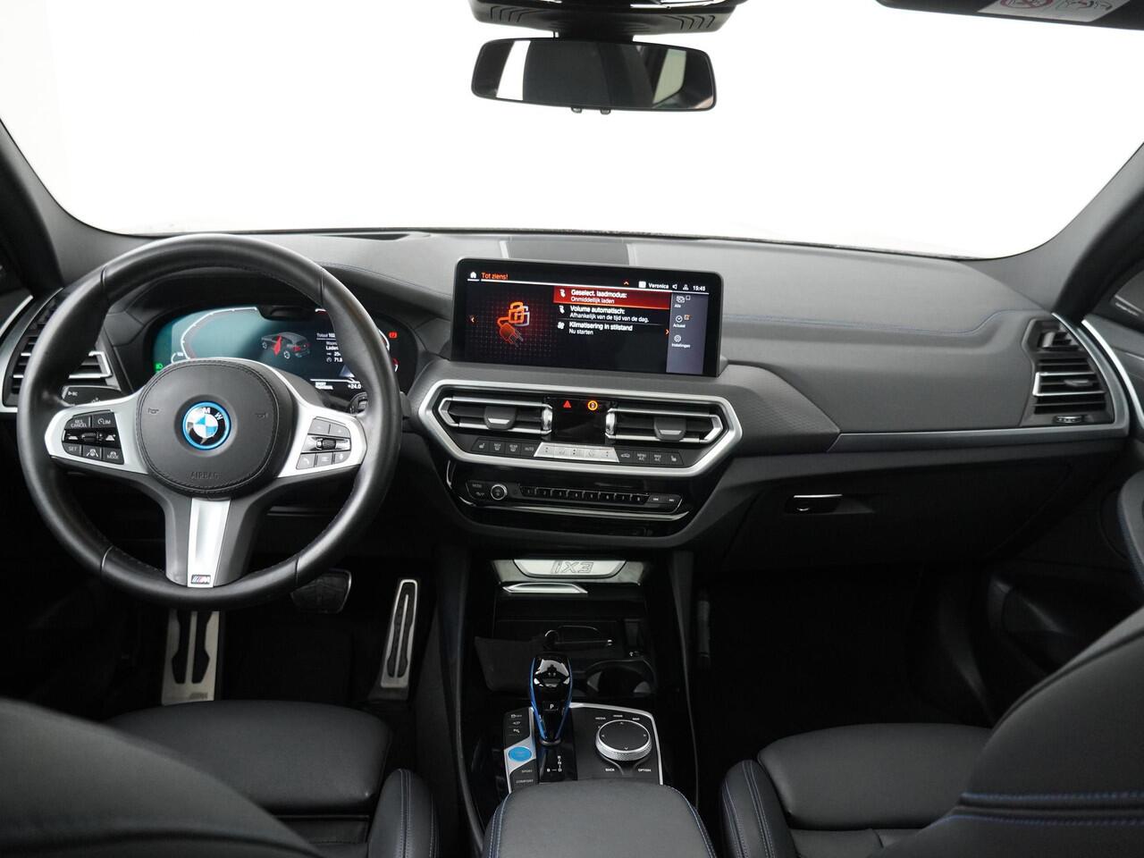 BMW X3 iX3 High Executive 80 kWh | M Sport | Trekhaak | Panoramisch dak | 20" | Head-Up | Harman Kardon |