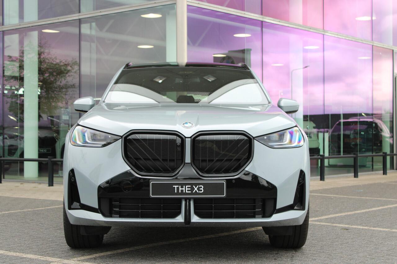 BMW X3 30e xDrive M Sport Automaat / Panoramadak / Trekhaak / Sportstoelen / Adaptieve LED / Parking Assistant Plus / Comfort Access / Stuurverwarming