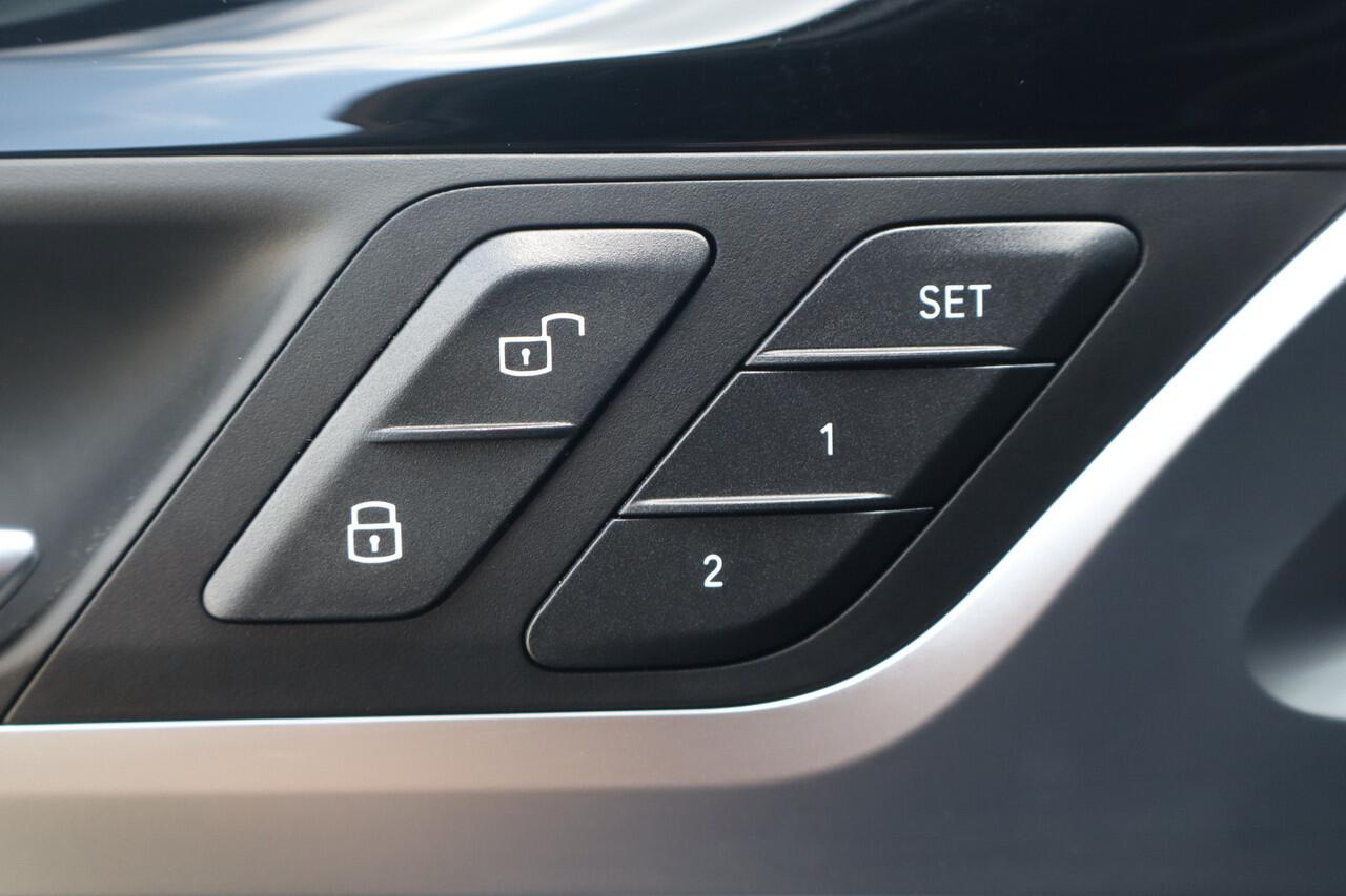 BMW X3 iX3 Executive 80 kWh NL-Auto!! Pano-Dak I Leder I Elek.Stoelen