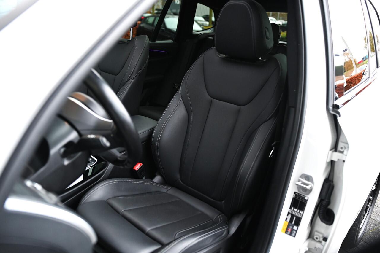 BMW X3 iX3 Executive / Trekhaak / Panoramadak / Sportstoelen / Achteruitrijcamera / Adaptieve LED / Live Cockpit Professional / Adaptief onderstel