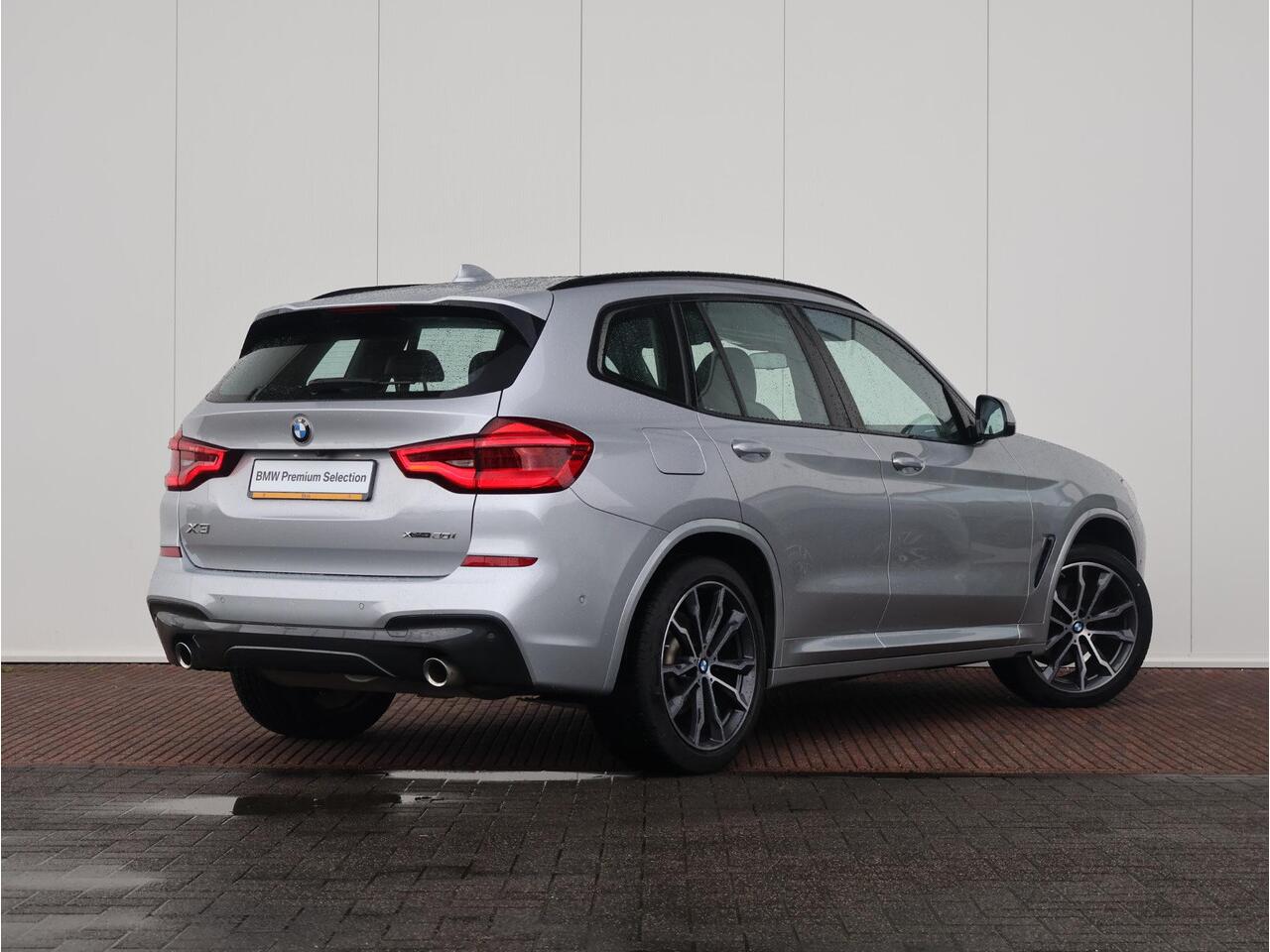 BMW X3 xDrive20i High Executive M-Sportpakket / Pano / Trekhaak / HUD / HIFI /