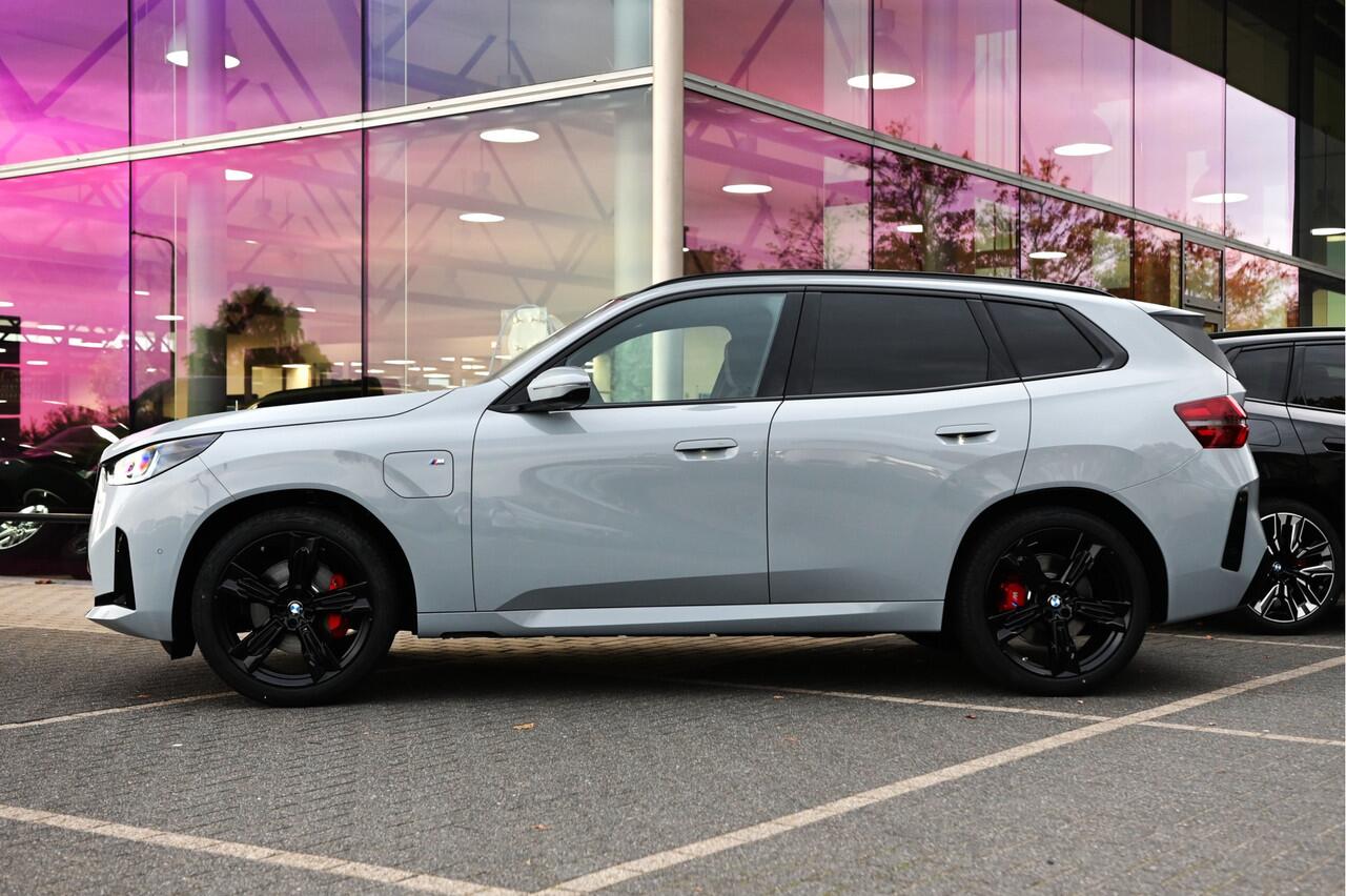 BMW X3 30e xDrive M Sport Automaat / Panoramadak / Trekhaak / Sportstoelen / Adaptieve LED / Parking Assistant Plus / Stoelventilatie / Comfort Access