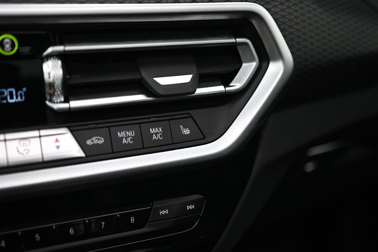 BMW X3 xDrive30e M Sport Automaat / Panoramadak / Trekhaak / Sportstoelen / Achteruitrijcamera / Laserlight / Comfort Access / Head-Up / Harman Kardon / Live Cockpit Professional