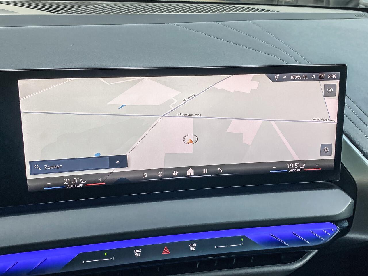 BMW X3 30e xDrive 299PK M-Sport | PANO | KEYLESS | SFEERVERLICHTING | RIJASSISTENT PLUS | HARMAN / KARDON |